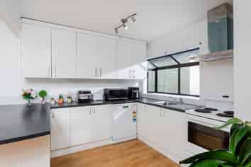 2/189 Onewa Road, Birkenhead