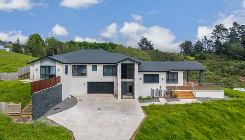 300 Whitford Park Road, Whitford