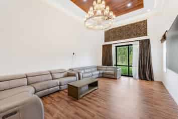 300 Whitford Park Road, Whitford