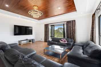 300 Whitford Park Road, Whitford