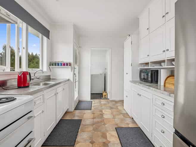 77 Lisa Crescent, Mangakakahi