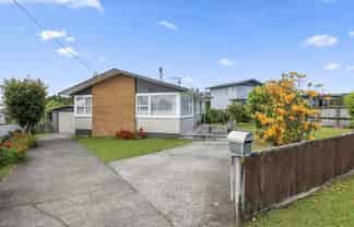 77 Lisa Crescent, Mangakakahi