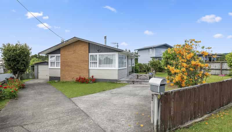 77 Lisa Crescent, Mangakakahi