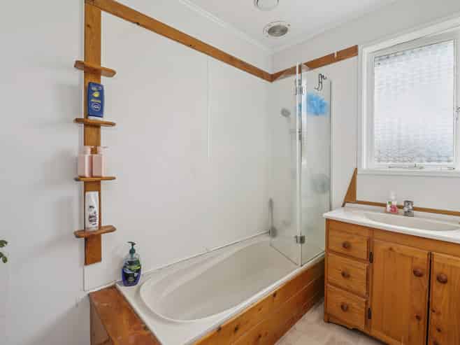 77 Lisa Crescent, Mangakakahi