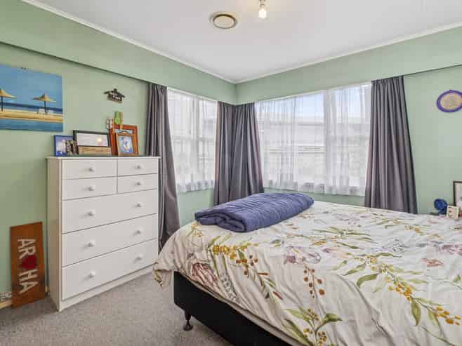 77 Lisa Crescent, Mangakakahi