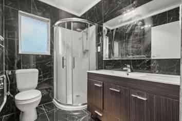 2/8 Winspear Place, Manukau