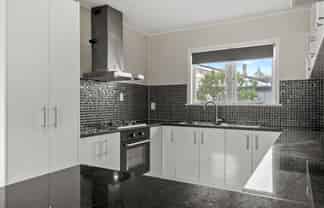 2/8 Winspear Place, Manukau