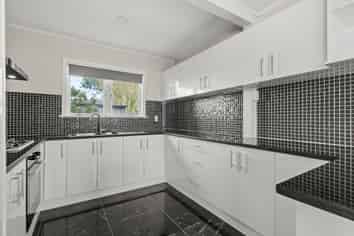 2/8 Winspear Place, Manukau