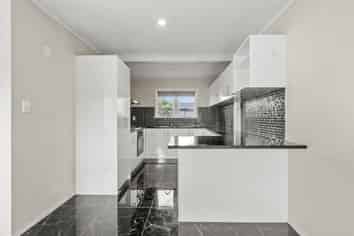2/8 Winspear Place, Manukau