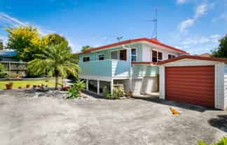 1/208 Royal Road, Massey