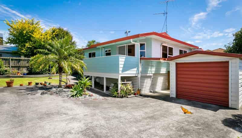 1/208 Royal Road, Massey