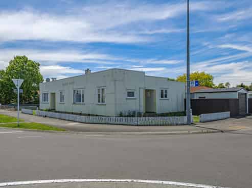 333 Botanical Road, West End