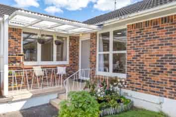 3/8 Bowling Avenue, Epsom