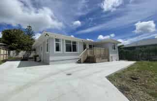 4 Chapman Road, Te Atatu Peninsula