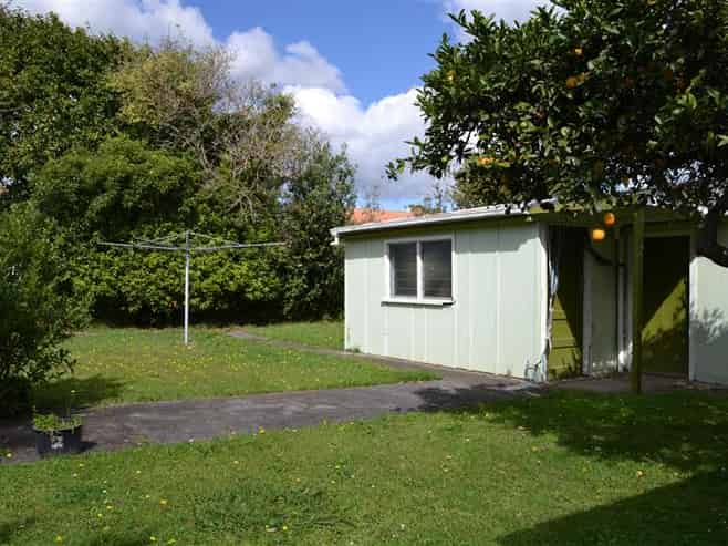 53 Savage Crescent, West End