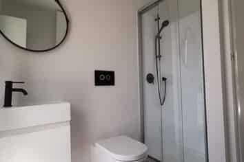 2/42 Riversdale Road, Avondale