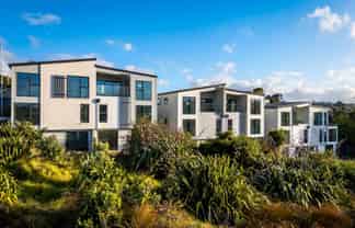 5/1090 Beach Road, Torbay