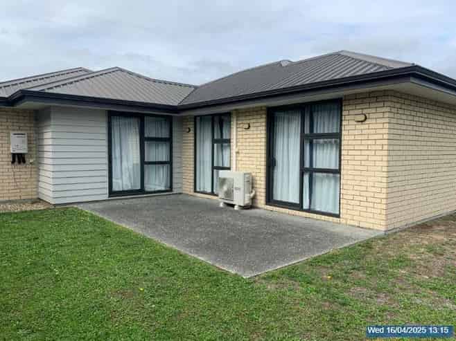  76 Sylvester Crescent, Flagstaff