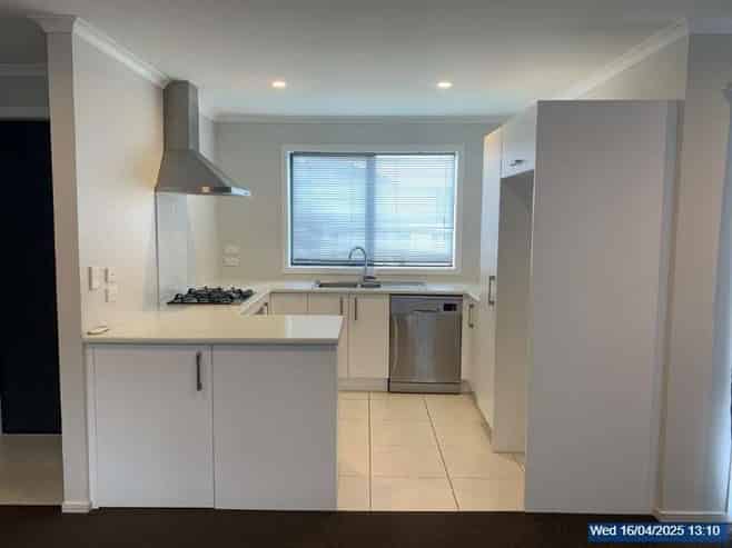  76 Sylvester Crescent, Flagstaff