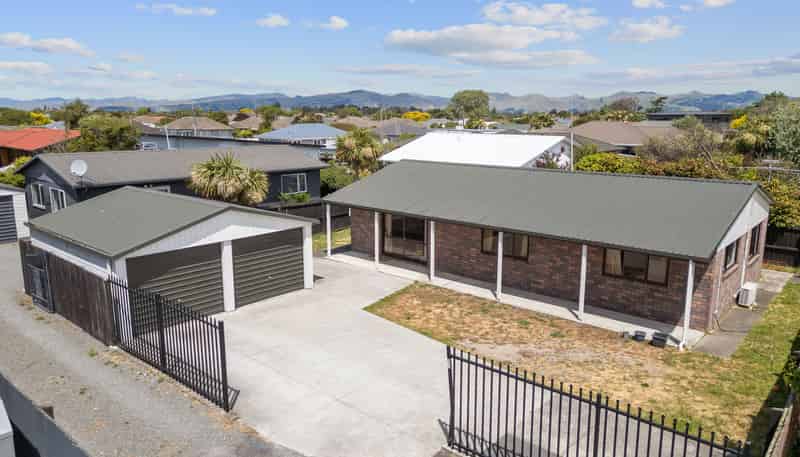 62 Travis Road, Burwood