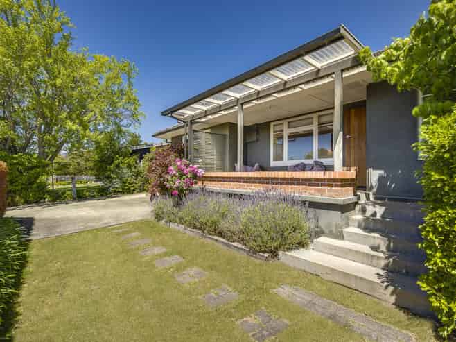16 Tauroa Road, Havelock North