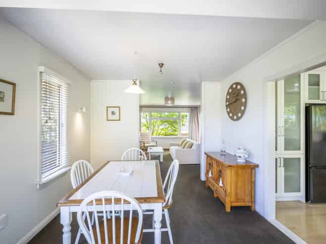 16 Tauroa Road, Havelock North