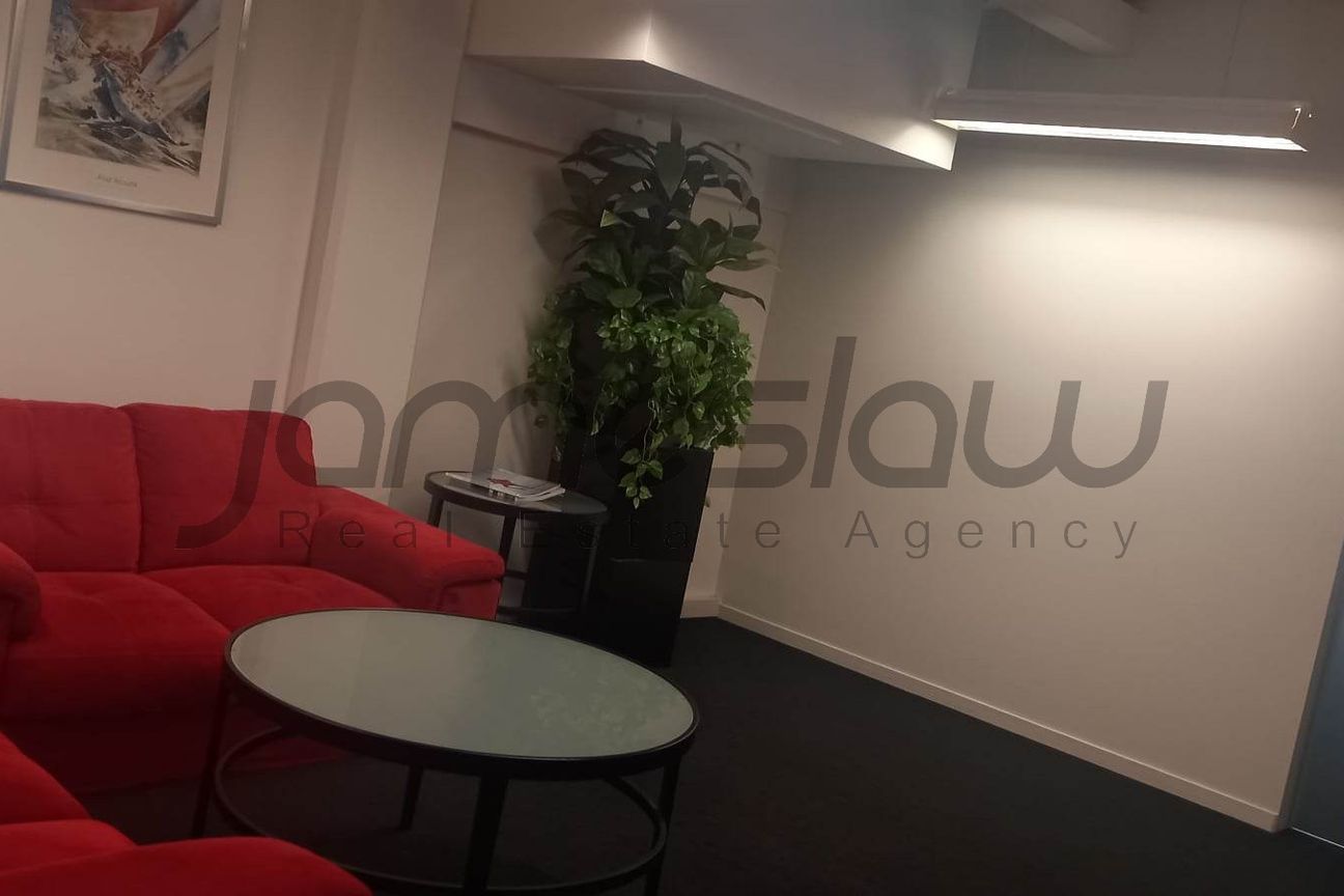65.6 m² Contemporary Designed Office - View 4