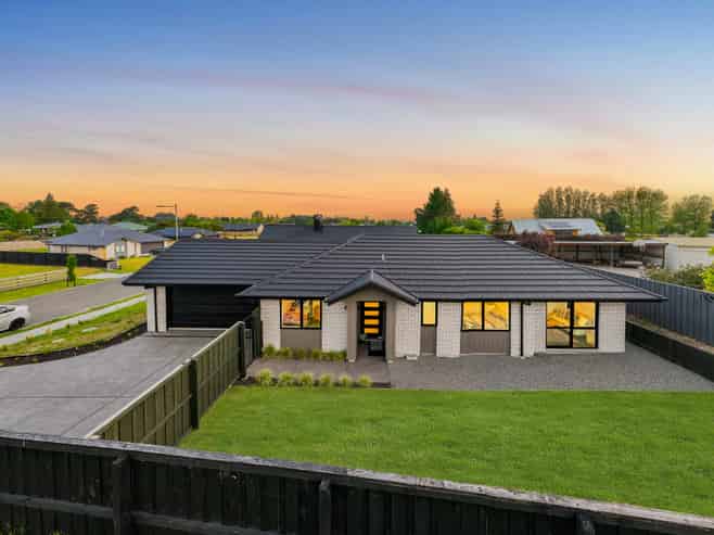 4 Foster Place, Amberley