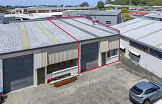 Functional 206sqm industrial unit – prime St John