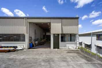Functional 206sqm industrial unit – prime St John