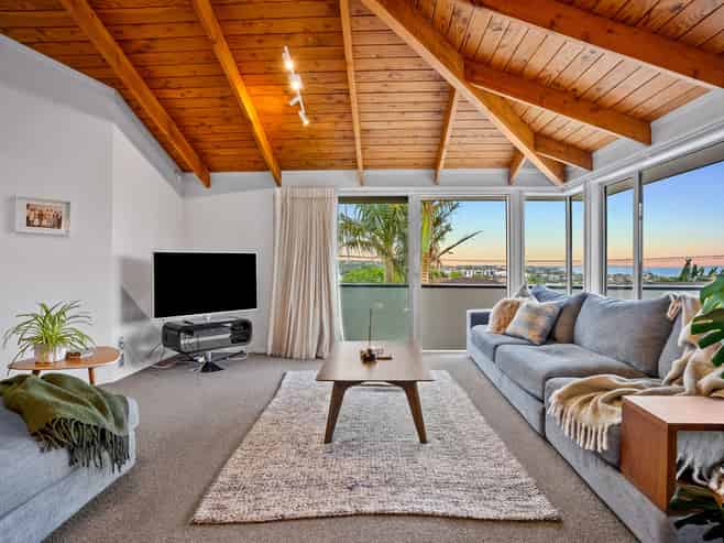 556 Beach Road, Rothesay Bay