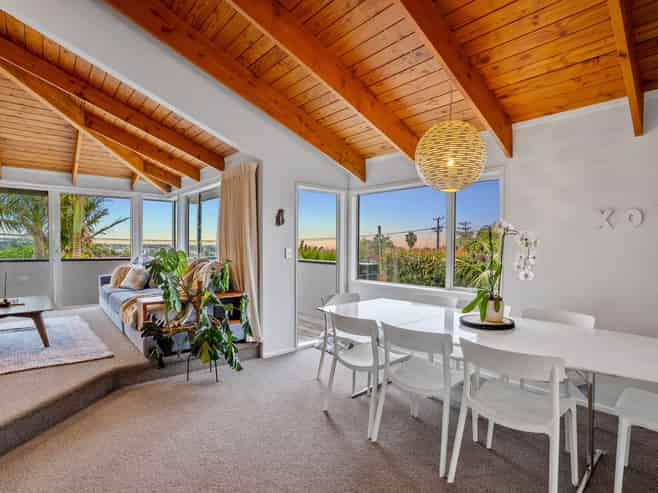 556 Beach Road, Rothesay Bay