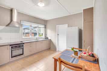 221 Fox Street, Hamilton East