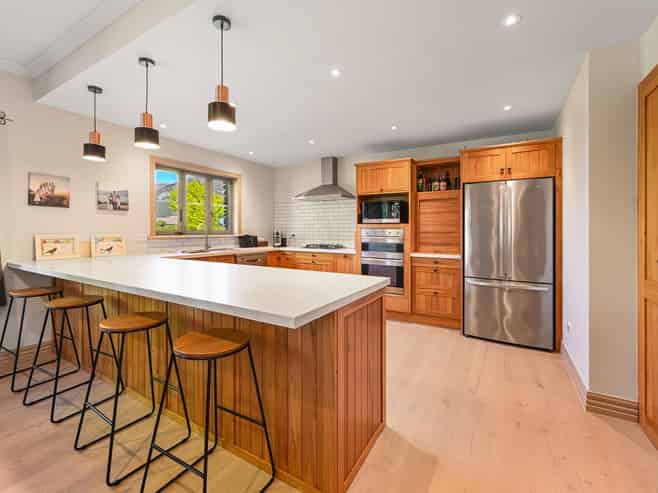 4 & 4A  Manorburn Place, Lake Hayes Estate