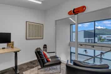 Top-spec toy shed or workspace – Vendor says sell!