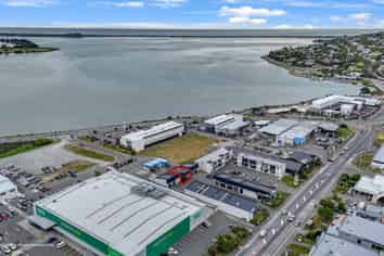 Top-spec toy shed or workspace – Vendor says sell!