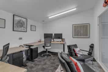 Top-spec toy shed or workspace – Vendor says sell!