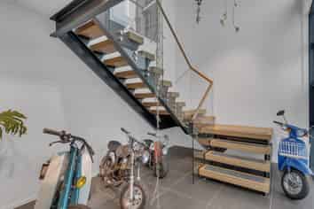 Top-spec toy shed or workspace – Vendor says sell!