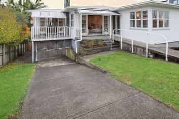 16 Sylvan Crescent, Te Atatu South