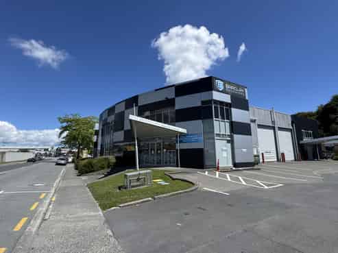 Roadfront profile with warehousing on Maleme