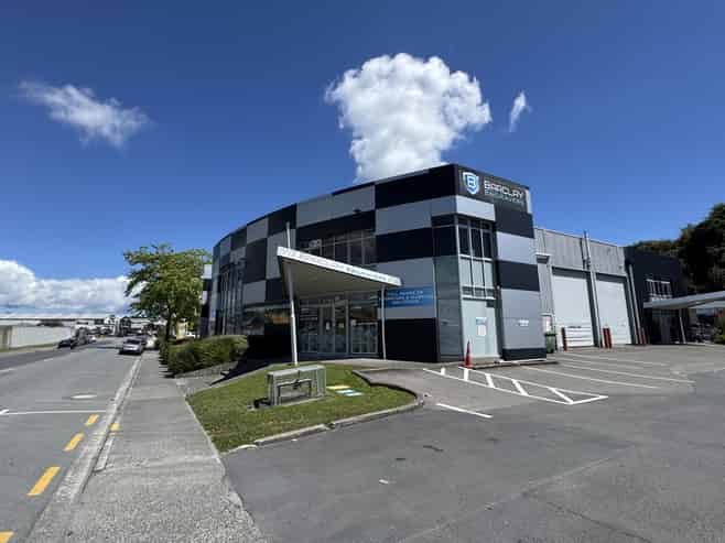 Roadfront profile with warehousing on Maleme
