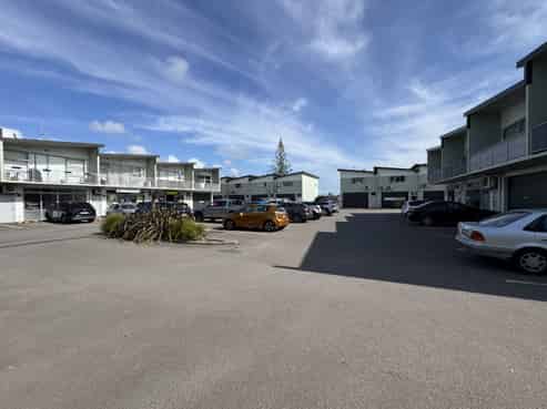 Convenient compact commercial - Tenant incentives!