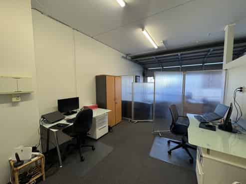 Convenient compact commercial in Papamoa