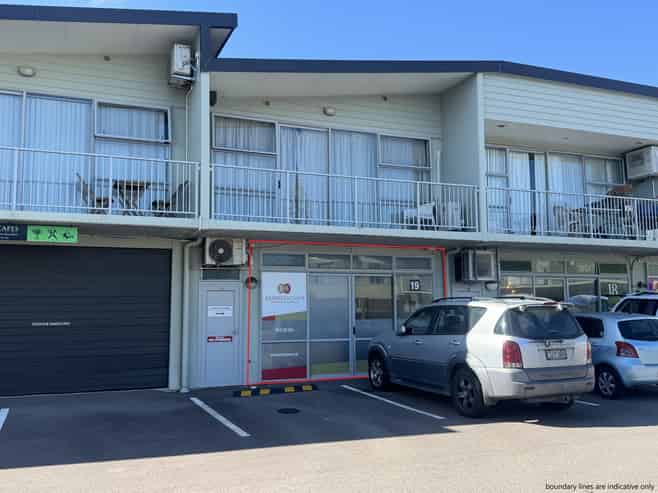 Convenient compact commercial in Papamoa