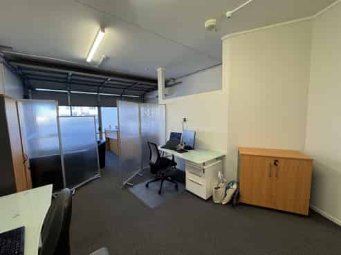 Convenient compact commercial in Papamoa
