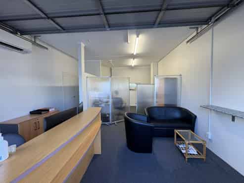 Convenient compact commercial in Papamoa