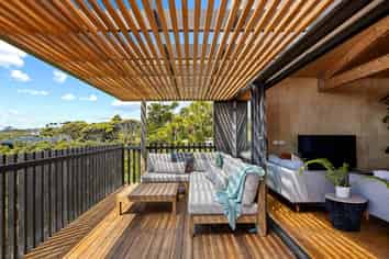 23 Log Race Road, Piha