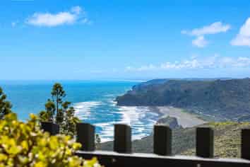 23 Log Race Road, Piha