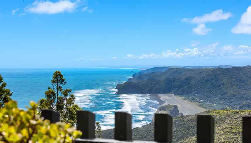 23 Log Race Road, Piha