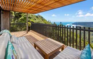 23 Log Race Road, Piha